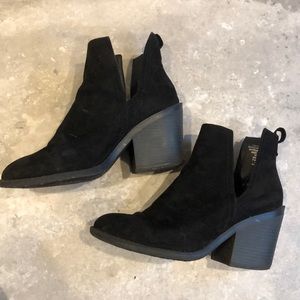 Black booties !